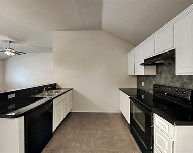 1213 Norway Avenue - Photo Thumbnail 3