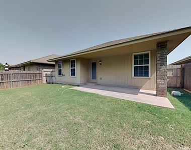 1213 Norway Avenue - Photo Thumbnail 10