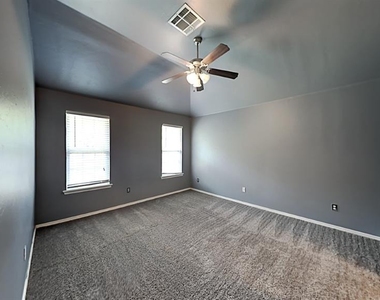 1213 Norway Avenue - Photo Thumbnail 4
