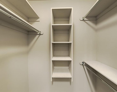 1213 Norway Avenue - Photo Thumbnail 6
