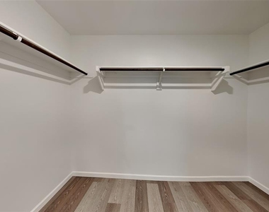10504 Sw 41st Place - Photo Thumbnail 9