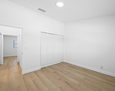 3281 E Golf Boulevard - Photo Thumbnail 10