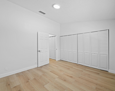 3281 E Golf Boulevard - Photo Thumbnail 13