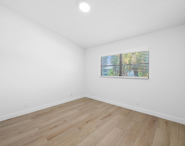 3281 E Golf Boulevard - Photo Thumbnail 9