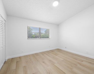 3281 E Golf Boulevard - Photo Thumbnail 12