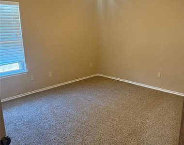 10924 Sw 30th Terrace - Photo Thumbnail 13