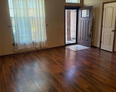 10924 Sw 30th Terrace - Photo Thumbnail 2
