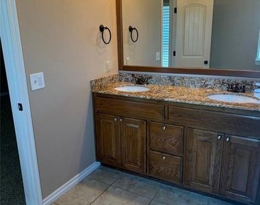 10924 Sw 30th Terrace - Photo Thumbnail 16