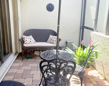38 W Balfour Road W - Photo Thumbnail 3