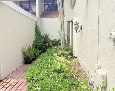 38 W Balfour Road W - Photo Thumbnail 36
