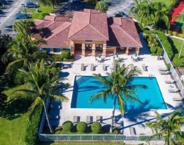 121 Sw Palm Drive - Photo Thumbnail 4