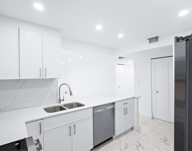 501 E Dania Beach Boulevard - Photo Thumbnail 3