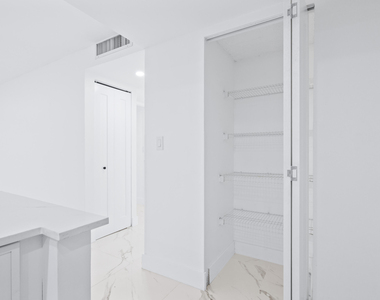 501 E Dania Beach Boulevard - Photo Thumbnail 9