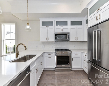 121 W F Street - Photo Thumbnail 11