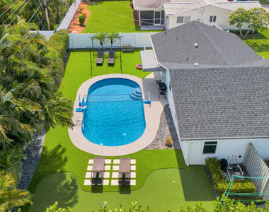 722 Sw 28th Avenue - Photo Thumbnail 2