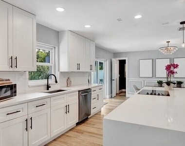 722 Sw 28th Avenue - Photo Thumbnail 5