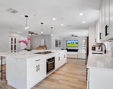 722 Sw 28th Avenue - Photo Thumbnail 12