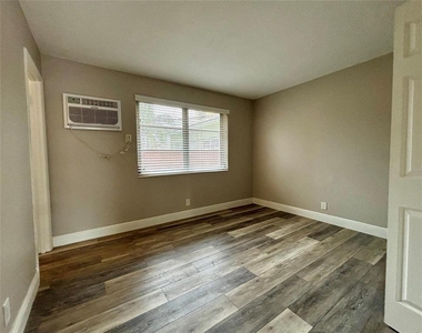 505 N J Street - Photo Thumbnail 13