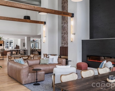 4520 Charlotte Park Drive - Photo Thumbnail 5