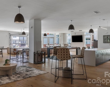 4520 Charlotte Park Drive - Photo Thumbnail 10