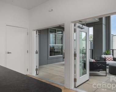 4520 Charlotte Park Drive - Photo Thumbnail 16