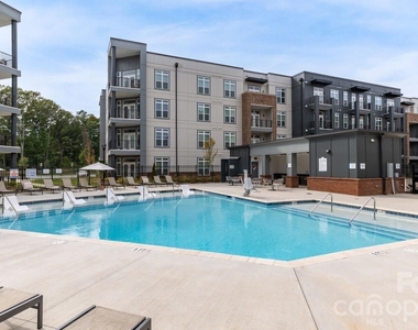 4520 Charlotte Park Drive - Photo Thumbnail 3