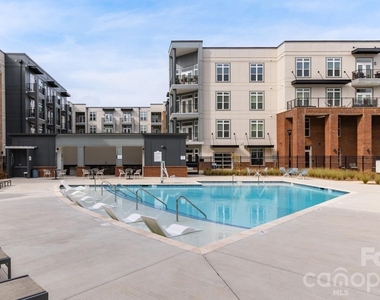 4520 Charlotte Park Drive - Photo Thumbnail 3