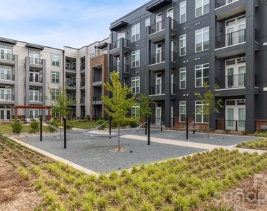 4520 Charlotte Park Drive - Photo Thumbnail 2