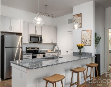 4520 Charlotte Park Drive - Photo Thumbnail 27