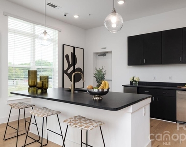 4520 Charlotte Park Drive - Photo Thumbnail 12