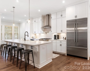 2555 Deacon Avenue - Photo Thumbnail 7