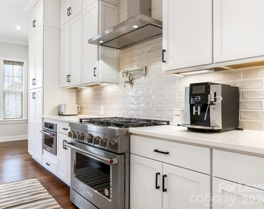 2555 Deacon Avenue - Photo Thumbnail 9