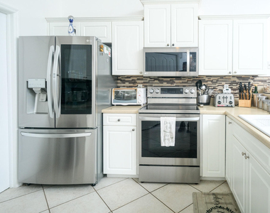 1814 Wisteria Street - Photo Thumbnail 12