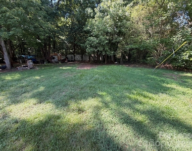 2621 E Greenbriar Road - Photo Thumbnail 10
