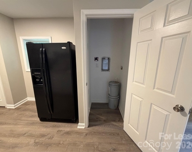 2621 E Greenbriar Road - Photo Thumbnail 3