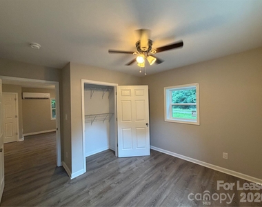 2621 E Greenbriar Road - Photo Thumbnail 7