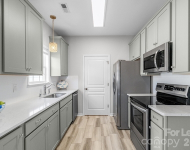 558 Calen Lane - Photo Thumbnail 9