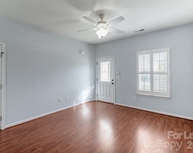 558 Calen Lane - Photo Thumbnail 4