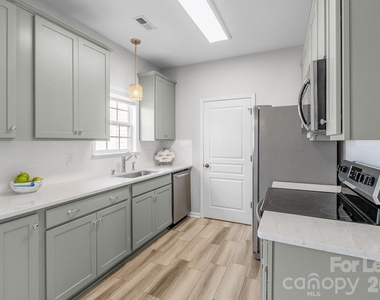 558 Calen Lane - Photo Thumbnail 8
