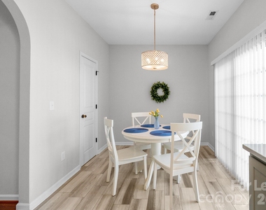 558 Calen Lane - Photo Thumbnail 28