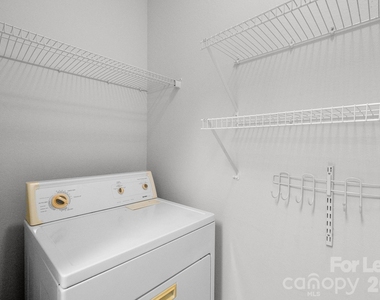 558 Calen Lane - Photo Thumbnail 18