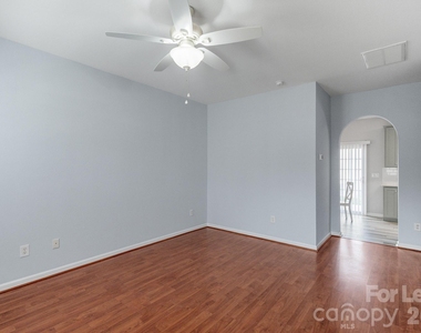 558 Calen Lane - Photo Thumbnail 5