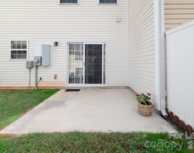 558 Calen Lane - Photo Thumbnail 39