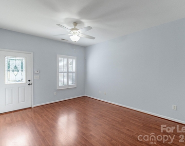 558 Calen Lane - Photo Thumbnail 3