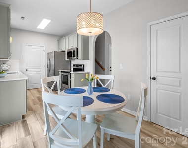 558 Calen Lane - Photo Thumbnail 14