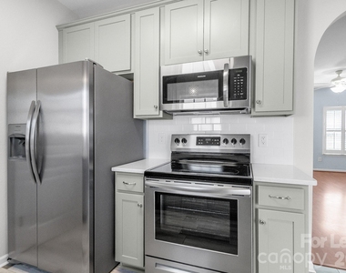 558 Calen Lane - Photo Thumbnail 12