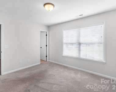 558 Calen Lane - Photo Thumbnail 35