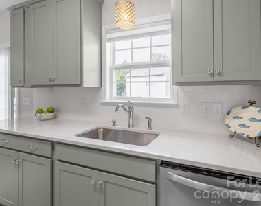 558 Calen Lane - Photo Thumbnail 10