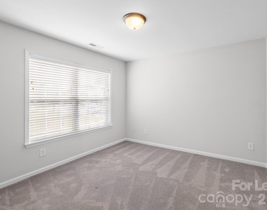 558 Calen Lane - Photo Thumbnail 36