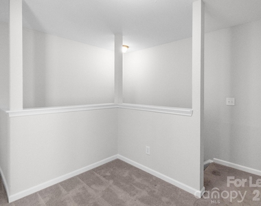 558 Calen Lane - Photo Thumbnail 32